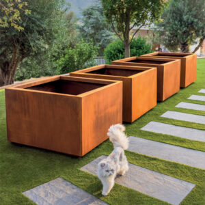 Lire la suite à propos de l’article Jardinières métalliques en Acier corten : L’élégance durable pour vos espaces extérieurs